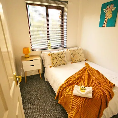 Luxury 3 Bed Hse Close To Free Wifi Netflix