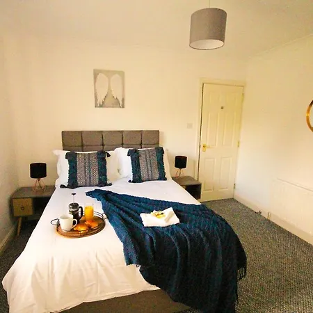 Luxury 3 Bed Hse Close To Free Wifi Netflix