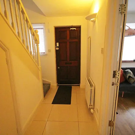 Luxury 3 Bed Hse Close To Free Wifi Netflix