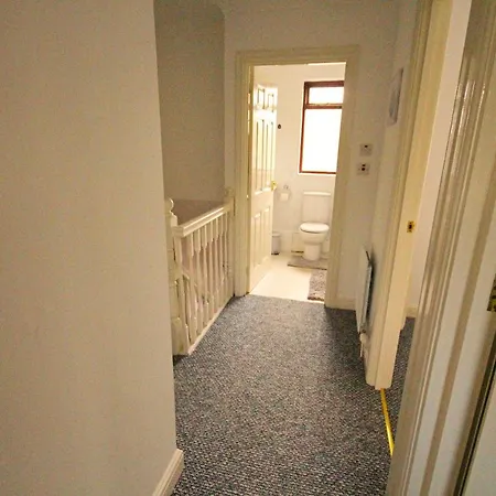 Luxury 3 Bed Hse Close To Free Wifi Netflix *