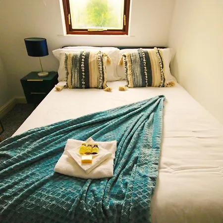 Apartament Luxury 3 Bed Hse Close To Free Wifi Netflix